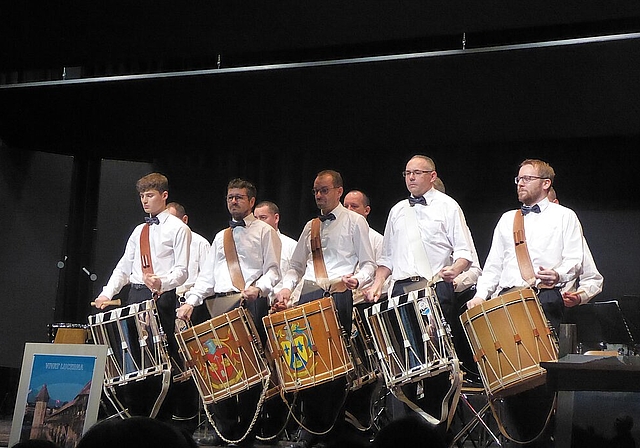 <em>Tambouren: </em>Beeindruckend war der Auftritt der Tambourengruppe der Stadtmusik. Foto: Thomas immoos