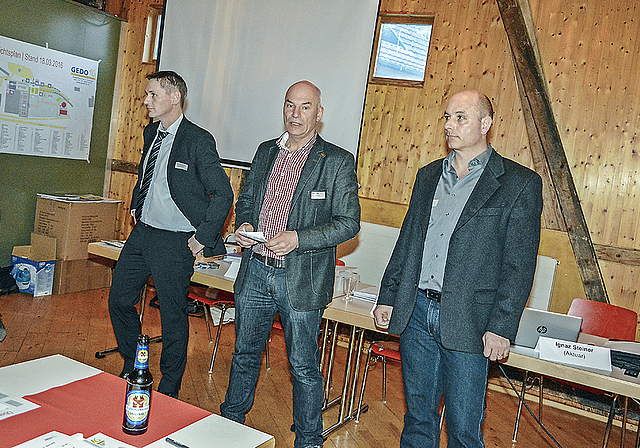 Die GEDO 16 ist auf Kurs: Darüber informierten OK-Präsident Martin Vögtli (Mitte), Roman Baumann Lorant (links, Sponsor-ing) und Jürg Auer (Standbau).  Foto: Roland Bürki