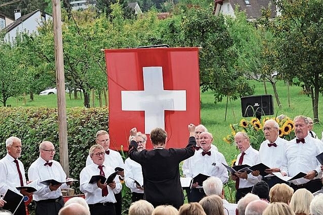 Aus vollen Kehlen: Der Männerchor sorgte zusammen mit dem Musikverein Arlesheim für die musikalische Umrahmung.