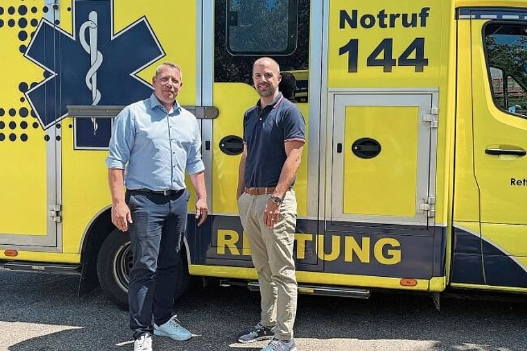 Bisher war das Kantonsspital Baselland für die Sanität im Thierstein zuständig: FDP Kantonsrat David Häner (r.) hat Solothurn um Änderungen gebeten. Ab Januar geht der Auftrag an die Rettungsdienste Nordwestschweiz AG. Geschäftsführer Kai-Simo