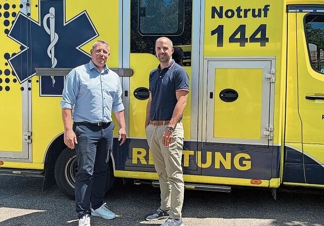 Bisher war das Kantonsspital Baselland für die Sanität im Thierstein zuständig: FDP Kantonsrat David Häner (r.) hat Solothurn um Änderungen gebeten. Ab Januar geht der Auftrag an die Rettungsdienste Nordwestschweiz AG. Geschäftsführer Kai-Simo