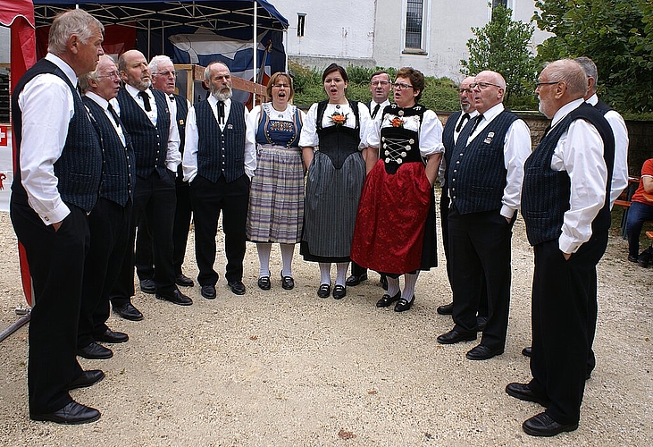 Jutz aus dem Herzen: Jodlerklub Echo vo dr Flueh, Laufen. 
