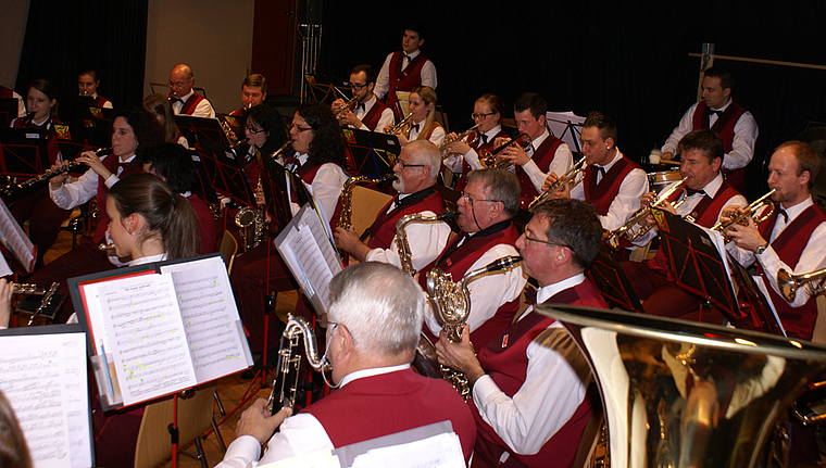 Harmonie Büsserach: Letztes Konzert in der alten Uniform. Fotos: Jürg Jeanloz