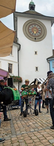 Platzkonzert: Guggemusik Schwitzchäschte.
