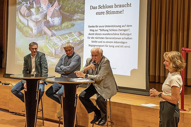 Das Podium: (v. l.) Roman Baumann, Fabio Formenton, Benno Jermann und Moderatorin Gaby Walther. Foto: Martin Staub