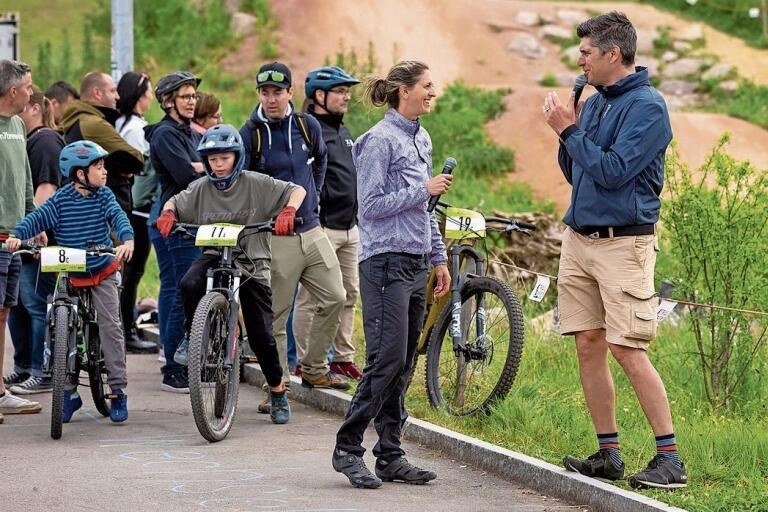 Kids Trail Day: Am Freitag traten 300 Schülerinnen und Schüler in die Pedale. Mit dabei waren auch die ehemaligen Radstars Katrin Leumann und Franco Marvulli.