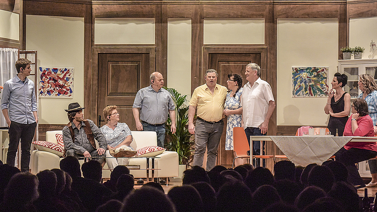 Viel los auf der Bühne: «Di blau Muus» bot beste Unterhaltung. Fotos: Bea Asper