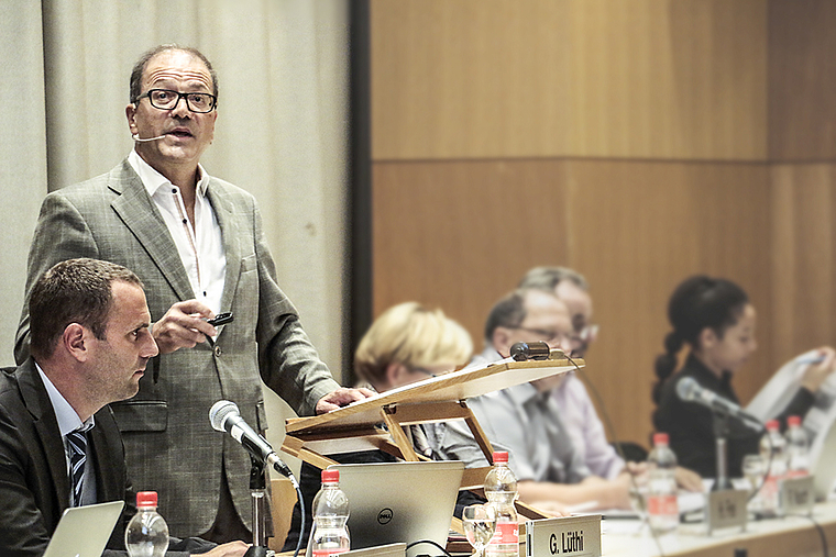 Versammlungsleiter: Gemeindepräsident Giorgio Lüthi am Mittwoch vor einer Woche.  Foto: Lukas Hausendorf