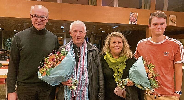Anerkennungspreis verliehen: (v. l.) Roland Müller, Jurymitglied, der Preisträger René Burri und die Preisträgerin Bea Flores