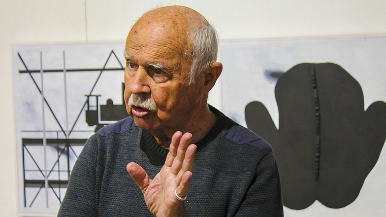 Auch mit fast 80 Jahren: Kurt Aeberli arbeitet drei bis vier Tage pro Woche im Atelier. Foto: Axel Mannigel