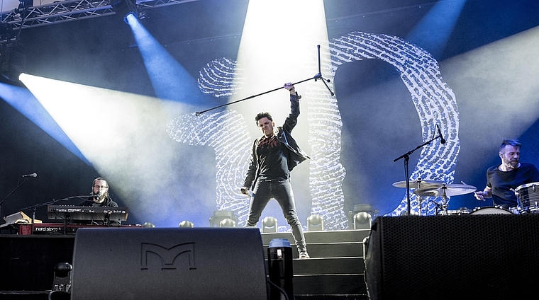 «Are you ready for some Rock’n’Roll?», fragt Michael Patrick Kelly bei seinem Auftritt im Park im Grünen – und legt erst richtig los, inklusive Stage Diving und Erklimmen des nahen Hügels. Foto: ZVG/AZ Medien