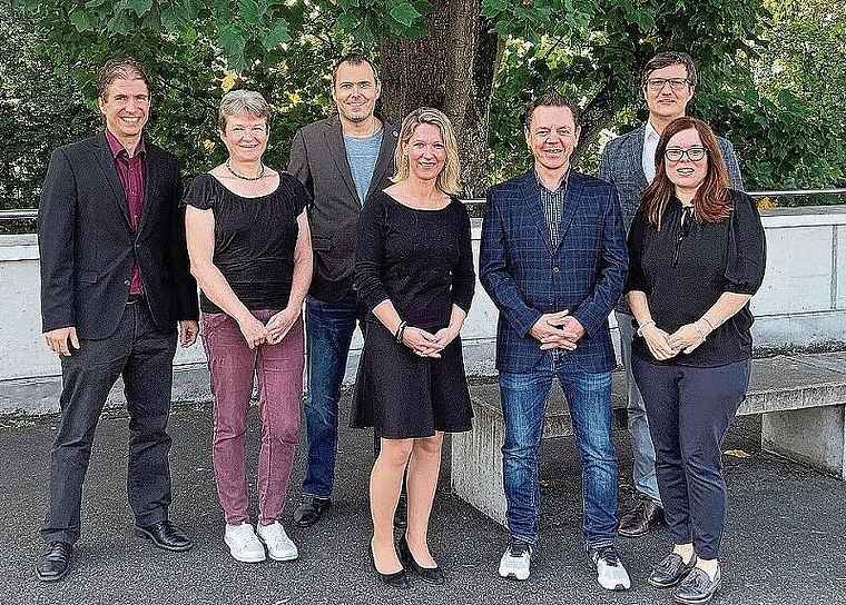 Voller Tatendrang: Stéphanie Erni, organisatorische Leiterin (2.v.l.) und Präsidentin Sibylle Jeker (4.v.l.) schauen positiv in die Zukunft. Foto: Caspar Reimer