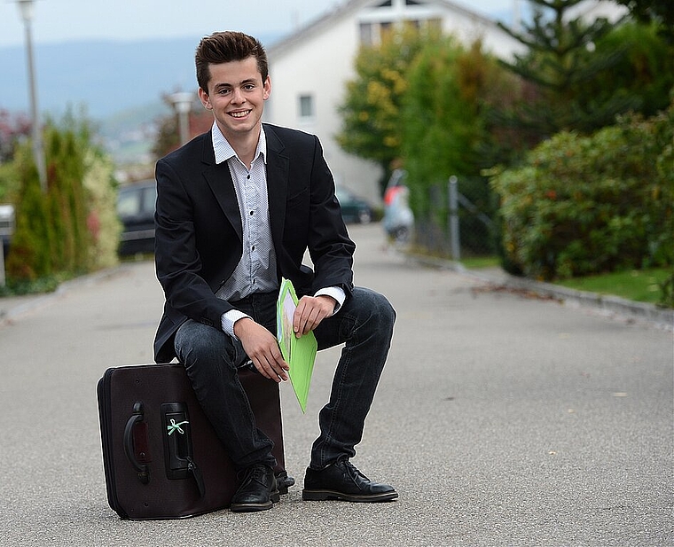 Bereit für die Reise nach Strassburg: Glenn Steiger zu Hause in Bättwil.Foto: BZ (Juri Junkov)