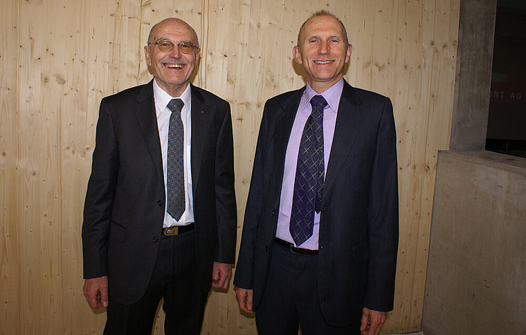Gastgeber und Referent am Neujahrsapéro: Urs Bieli, Geschäftsleitung Bieli Transport AG (l.), und Andreas Burgener, Direktor Auto-Schweiz.