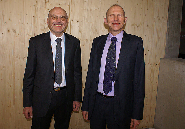 Gastgeber und Referent am Neujahrsapéro: Urs Bieli, Geschäftsleitung Bieli Transport AG (l.), und Andreas Burgener, Direktor Auto-Schweiz.