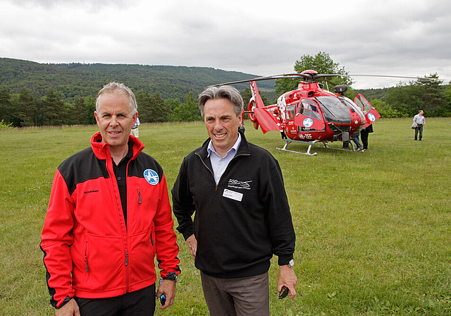 Referent und Organisator: Geri Biner, CEO und Pilot der Air Zermatt, und Thomas Sütterlin, OK-Präsident Dittinger Flugtage.  Foto: martin staub