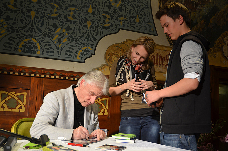 Die Stimme, die Mimik, der Dialekt: Noch immer begeistert Emil Steinberger – so wie in der Trotte – die Generationen. Foto: Jay Altenbach