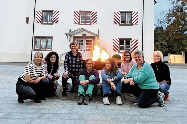 Engagiert: Die Organisatorinnen des Samain-Fests. Engagiert: Die Organisatorinnen des Samain-Fests.