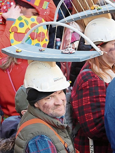 Die Brücke auf dem Helm: Auch unter den Zuschauenden lassen sich spannende Sujets entdecken. Die Brücke auf dem Helm: Auch unter den Zuschauenden lassen sich spannende Sujets entdecken.
