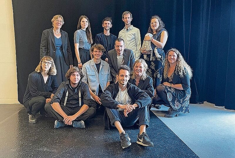 Werden einmal im Monat einen Blick hinter die Kulissen ermöglichen: Die Teammitglieder vom Neuen Theater Dornach. Foto: zVg