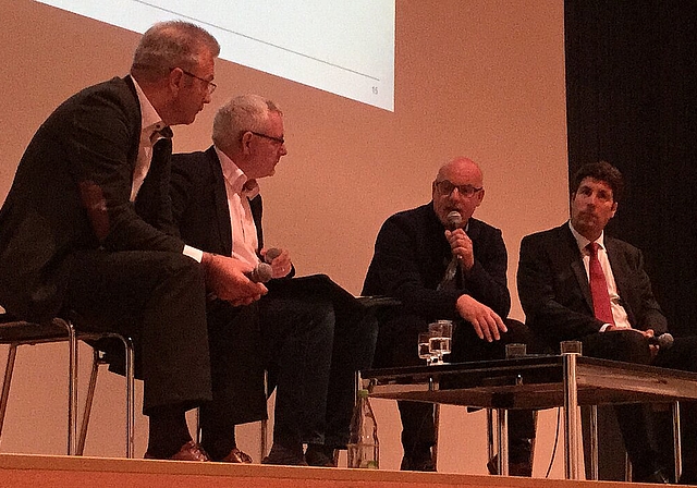 Gaben am Herbstanlass des HEV Dorneck-Thierstein wertvolle Tipps zu Versicherungsfragen und Steuerabzügen: (v.l.) Christoph Hänggi, Generalagent Zürich Versicherung; Moderator Mark Winkler, Ralph Borer von der Gebäudeversicherung und Michael Schw