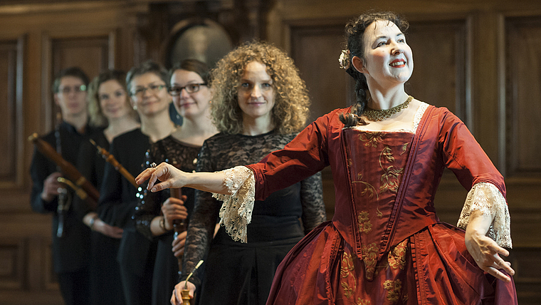 Im Ensemble Le Souper du Roi dominieren die Oboen: Barbara Leitherer als Prinzessin Sophie Charlotte (rechts). Foto: ZVG/Susanna Drescher