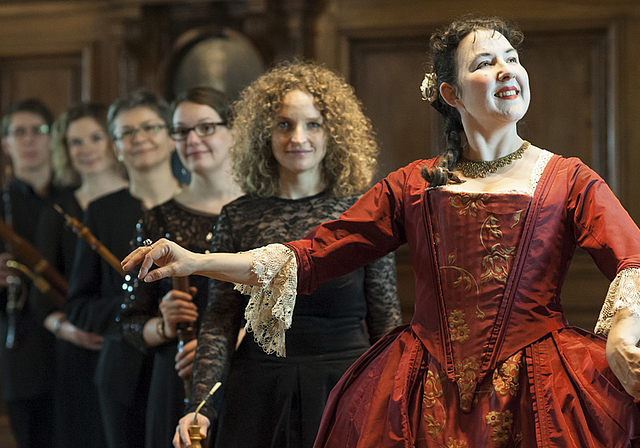 Im Ensemble Le Souper du Roi dominieren die Oboen: Barbara Leitherer als Prinzessin Sophie Charlotte (rechts).  Foto: ZVG/Susanna Drescher