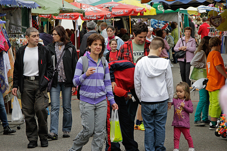 Publikum: Mitunter ganz reges Markttreiben. Foto: Martin Staub