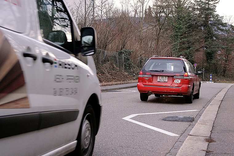Eine Verengung weniger: Am Stollenrain wurde der Hindernisparcours entschlackt, ansonsten gibt es in Arlesheim kaum Anpassungen der Tempo-30-Verkehrsmassnahmen.  Foto: Lukas Hausendorf