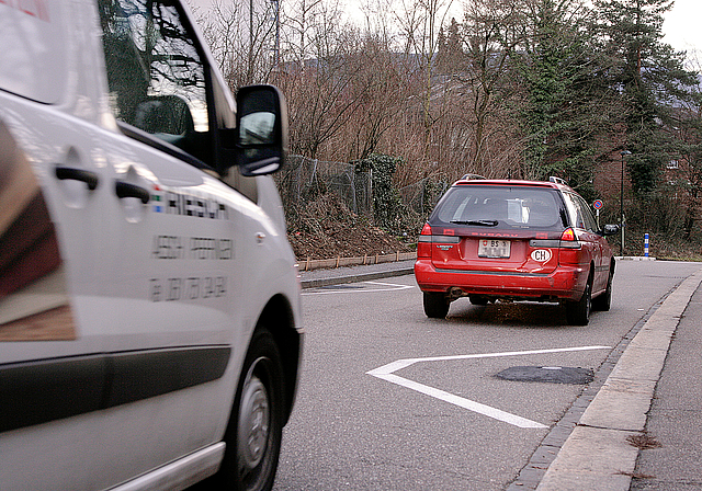 Eine Verengung weniger: Am Stollenrain wurde der Hindernisparcours entschlackt, ansonsten gibt es in Arlesheim kaum Anpassungen der Tempo-30-Verkehrsmassnahmen.  Foto: Lukas Hausendorf