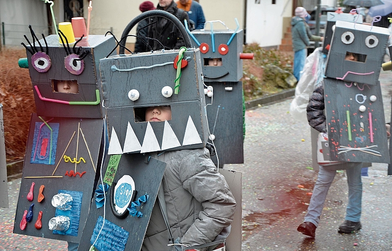 Natürliche statt künstliche Intelligenz: Auch an der diesjährigen Kinderfasnachtdurften Roboterkostüme nicht fehlen. Natürliche statt künstliche Intelligenz: Auch an der diesjährigen Kinderfasnachtdurften Roboterkostüme nicht fehlen.