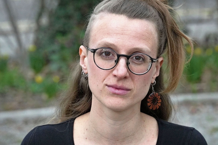 Hat ein starkes Stück Befreiungsliteratur geschrieben: Die Schriftstellerin Iris Keller lebt in Arlesheim. Foto: Miklós Klaus Rózsa