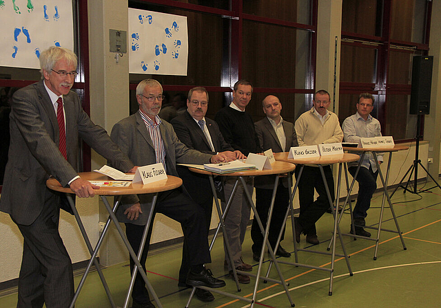 Podium (v. l.): Klaus Fischer, Werner Hänggi, Roland Schmid, Kuno Gasser, Peter Merckx, Hannes Häner und Thomas Spaar.  Foto: Martin Staub