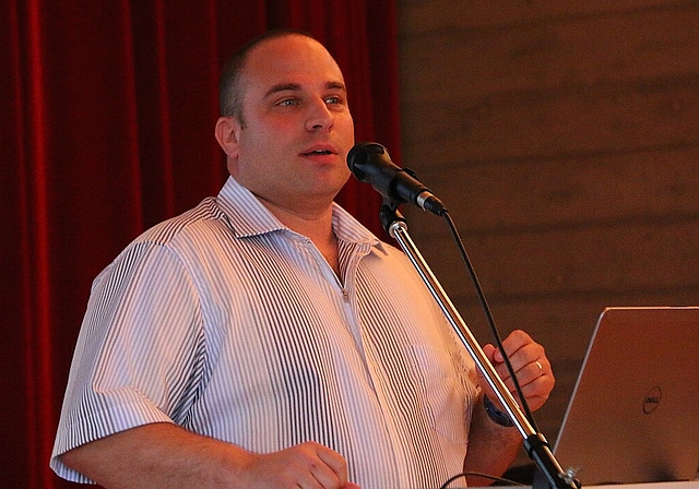 Schweren Herzens: Urs Christen ist trotz allem von der Kreisschule überzeugt. Foto: Gini Minonzio