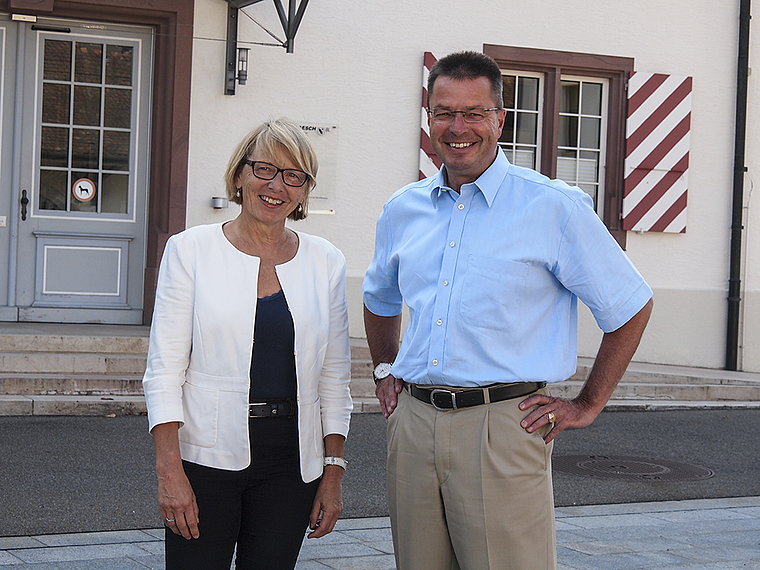 Aesch gedenkt seiner 200-jährigen Zugehörigkeit zur Schweiz mit einem grossen Fest: Gemeindepräsidentin Marianne Hollinger und Bürgerratspräsident Matthias Preiswerk freuen sich auf ein Fest der Generationen. Foto: Tobias Gfeller