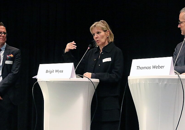 <em>Haben eigene Erfahrungen: </em>Christian Thalmann, Brigit Wyss und Thomas Weber sprechen über die Entwicklung von Industriebrachen.Foto: Gini Minonzio