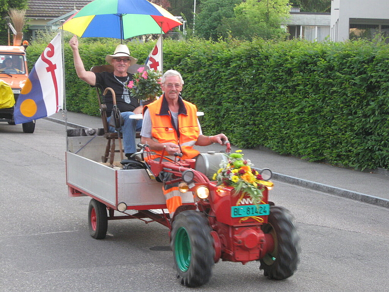 Letzter Arbeitstag: Mit einem Aebi-Einachser wurde Werner Saladin am 31. Mai in Pension gefahren. Foto: ZVG/Werkhofteam