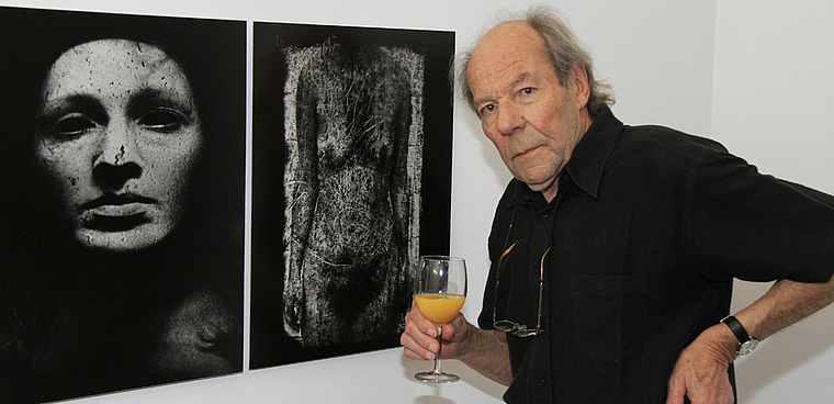 Hugo Jäggi: Zeigt Bilder die Rätsel aufgeben, zum Suchen verleiten und Geschichten erzählen. Foto: Martin Staub
