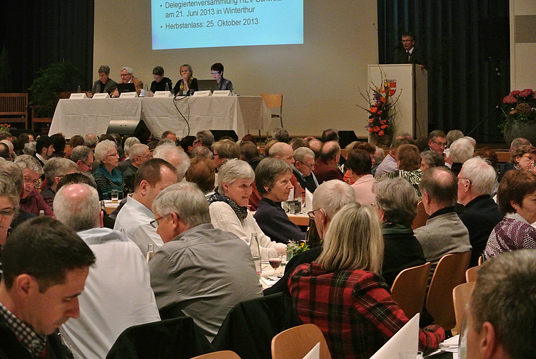 Jeder Platz besetzt: 400 Mitglieder strömten ins Grien an die Generalversammlung des HEV Dorneck-Thierstein. Foto: Bea Asper