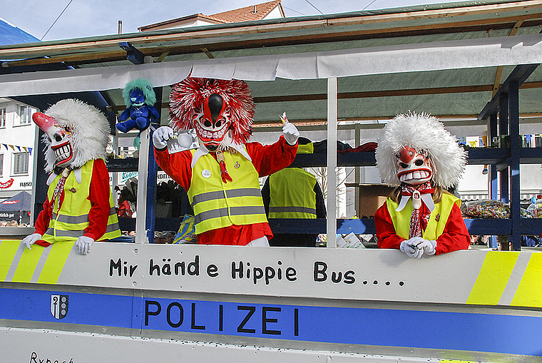 Oserclique Rynach: Ärgerten sich über den neuen «Luxuswagen» der Polizei und spielten mit dem Dodo-Hit «Hippie-Bus». Fotos: Thomas Brunnschweiler