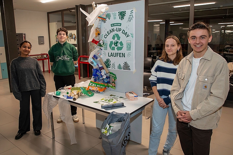 Das Team «Clean-up Day»: Das Projekt wurde von der Jury nebst zwei weiteren als Siegerprojekt bewertet. Fotos: Martin Staub