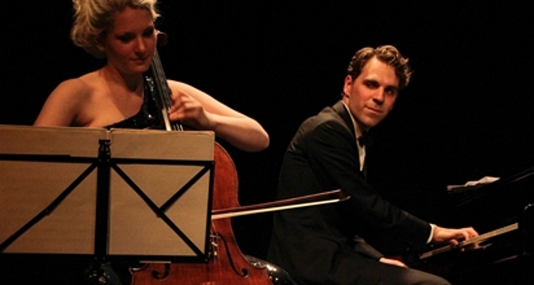 Musikalisches Multitalent: Jonathan Stich anlässlich eines Konzertes im Alts Schlachthuus in Laufen. Foto: Martin Staub