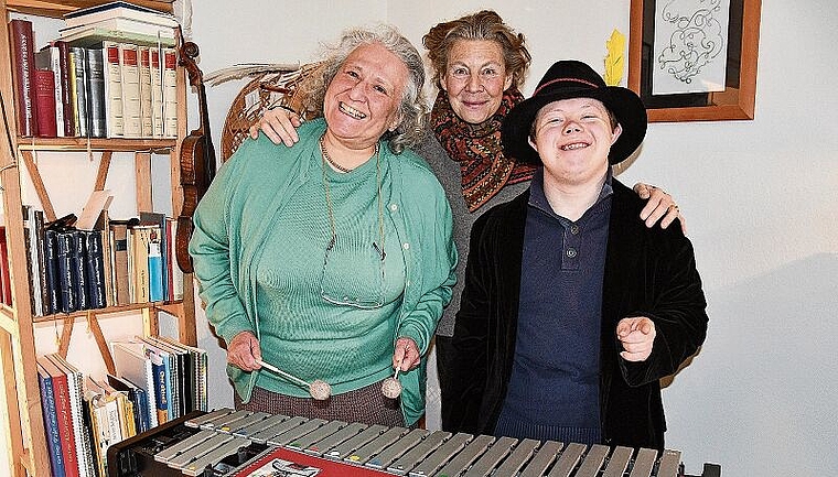 Eingespieltes Team (von links): Felicitas als Erzählerin, Komponistin Danielle Volkart und Lukas als Räuber Hotzenplotz.