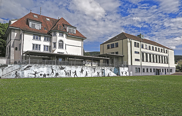 Ein Schulhaus, zwei Baustellen: In der Sekundarschule am Bruggweg läuft nicht alles rund. Foto: Edmondo Savoldelli
