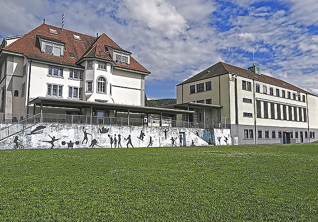 Ein Schulhaus, zwei Baustellen: In der Sekundarschule am Bruggweg läuft nicht alles rund.  Foto: Edmondo Savoldelli