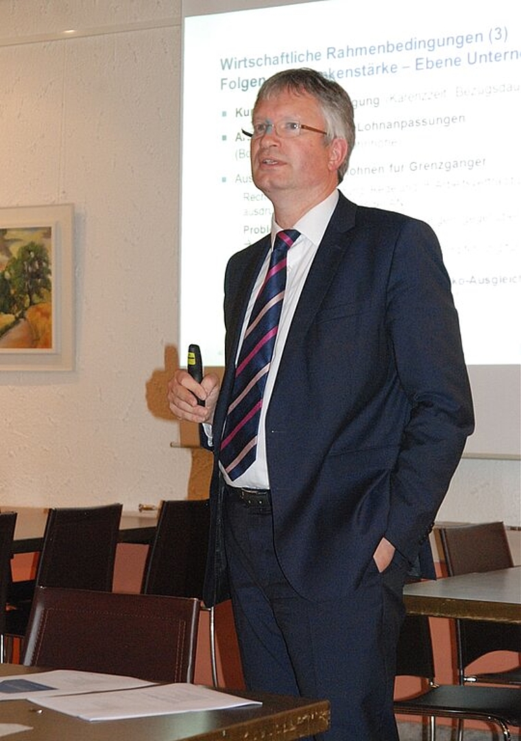 Fesselnd: Roland A. Müller zeichnete ein Bild der aktuellen Wirtschaftslage in der Schweiz. Foto: Melanie Brêchet