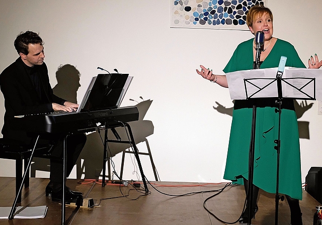 Warme, ausdrucksstarke und flexible Stimme mit virtuoser Begleitung: Jonathan Stich und Fabienne Jäggi. Foto: Thomas Brunnschweiler
