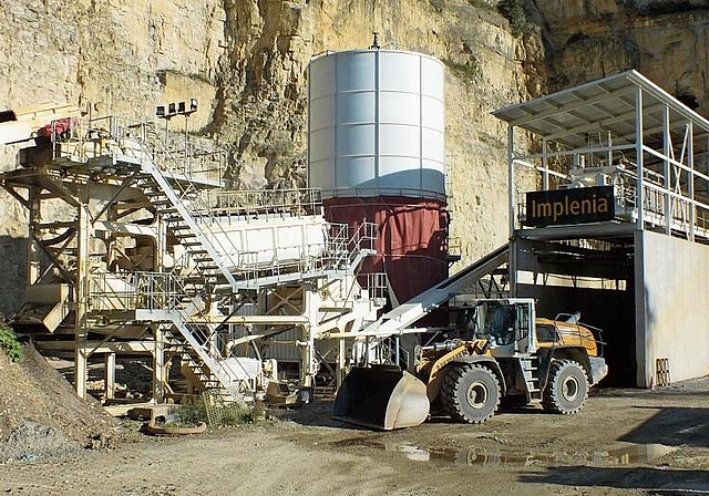 Im Steinbruch: Die Aufbereitungsanlage im Steinbruch leistet nachhaltige Arbeit pur.
