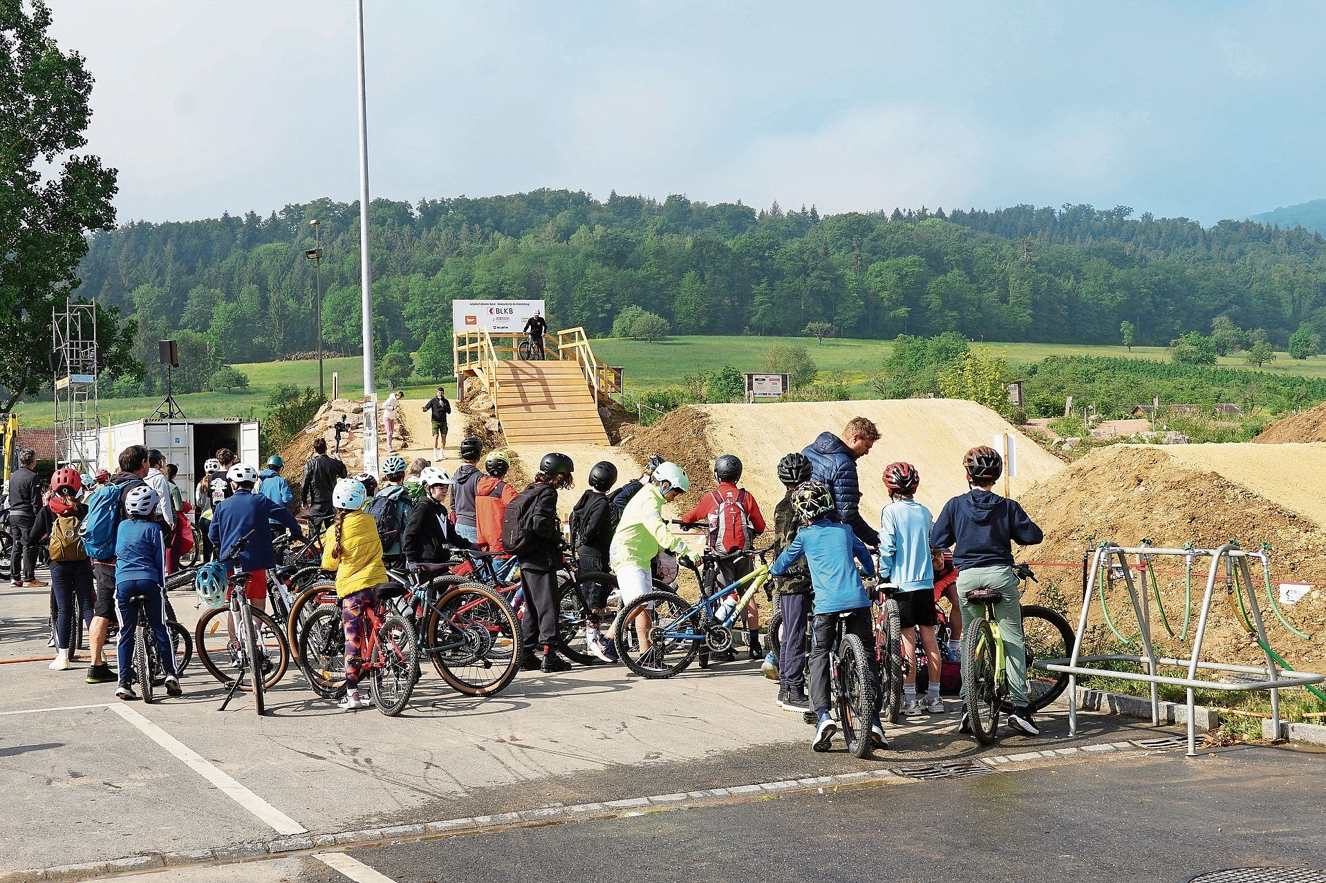 Neu eröffnet: Die Jumpline zog am Kids Trail Day die Blicke der Kinder und Jugendlichen auf sich. Fotos: Tobias gfeller 