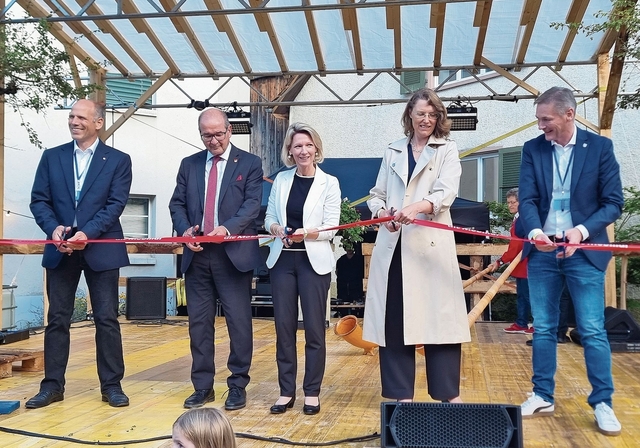Politprominenz: (v. l.) OK-Co-Präsident Michael Grimbichler, Kantonsratspräsident Roberto Conti, Regierungsrätin Sibylle Jeker, Gemeindepräsidentin Eleonora Grimbichler und OK-Co-Präsident Roman Baumann eröffneten das Fest. Foto: Fabia Maieroni